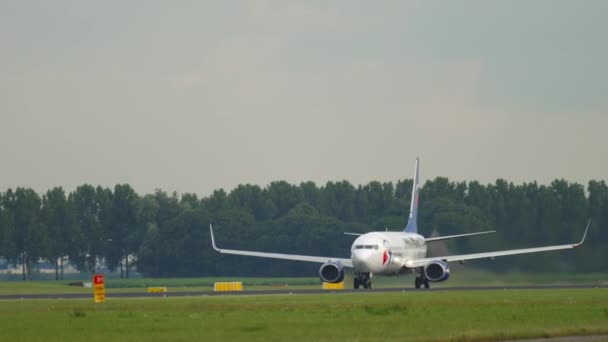 Usługa turystyczna Boeing 737 start — Wideo stockowe