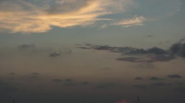 Akşamları denizde yatlar