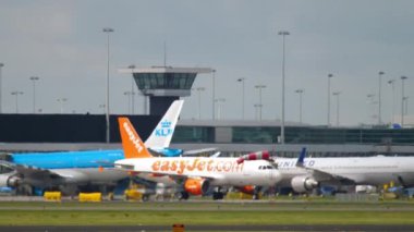 Easy Jet Havayolları kalkışa hazırlanıyor.