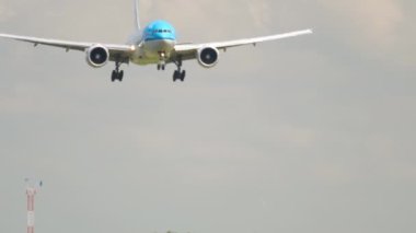 Boeing 777 KLM iniş anı