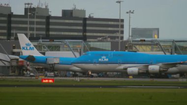 Boeing 747 KLM Schiphol havaalanına vardı.