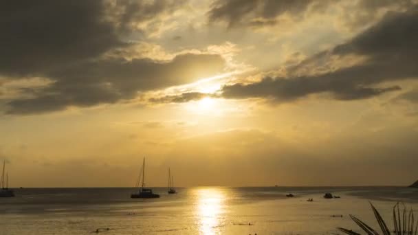 Ηλιοβασίλεμα δίπλα στη θάλασσα, χρονικό διάστημα — Αρχείο Βίντεο