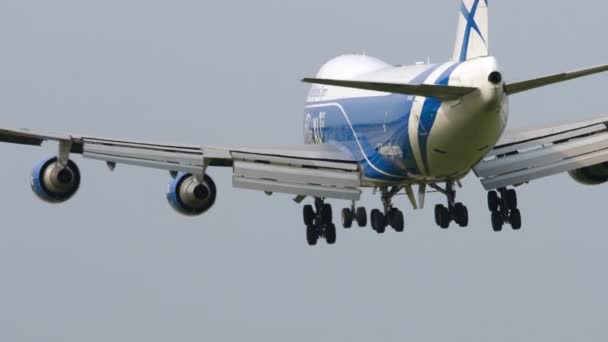 AirBridge Boeing carga 747 pouso — Vídeo de Stock