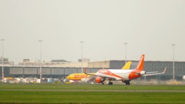 Easy Jet Airbus kalkışı