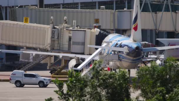 Bangkok pasajeros de embarque aéreo — Vídeos de Stock