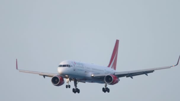 Aterragem no voo real em Phuket — Vídeo de Stock
