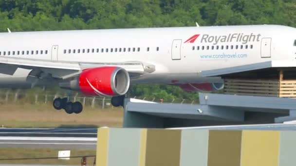 Boeing 767 of Royal Flight — Stock video