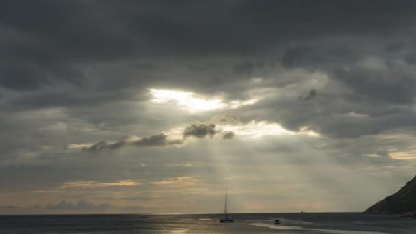 Serata time-lapse nuvole e yacht in mare — Video Stock