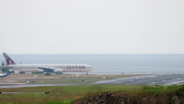 카타르 항공 보잉 777 독침 — 비디오