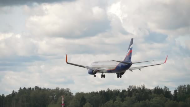 Atterrissage d'avion à Moscou, vue arrière — Video