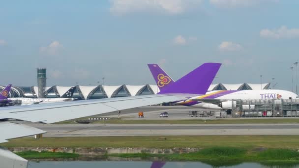 L'aereo decolla da Bangkok — Video Stock