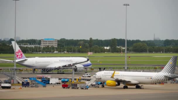 China Airlines Airbus taxiing — Stock Video