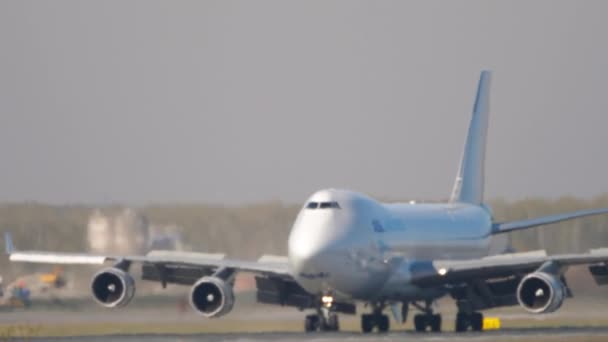 ASL Airlines chegou, abranda — Vídeo de Stock