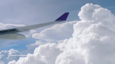 Uçağın penceresinden görüntüle.