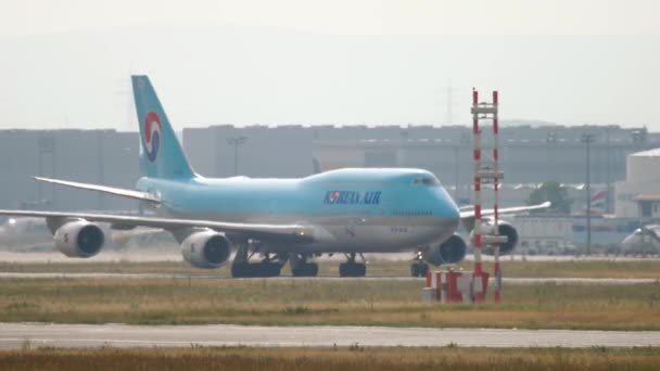 Arrivée de Korean Air à l'aéroport — Video
