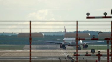 Airberlin Airbus indikten sonra kalkıyor.