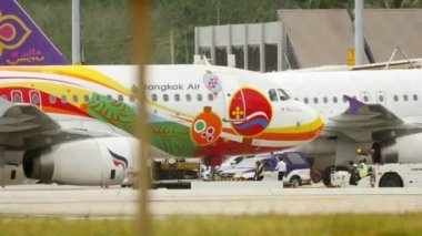 Phuket Uluslararası Havaalanında Bangkok Havayolları A320