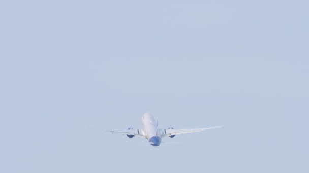 Aeroflot avion gagne de l'altitude — Video
