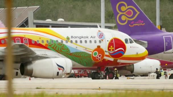 Thajské letadlo na letišti — Stock video