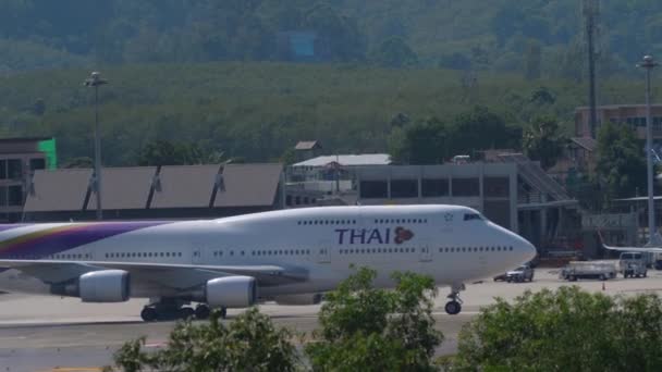Thai Airways Boeing 747 a Phuket — Video Stock