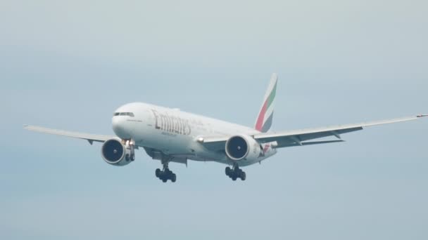 Boeing 777 Aterragem Emirates — Vídeo de Stock