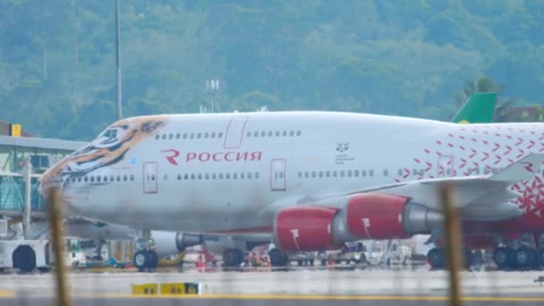 Boeing 747 Rossiya se prepara para a partida — Vídeo de Stock