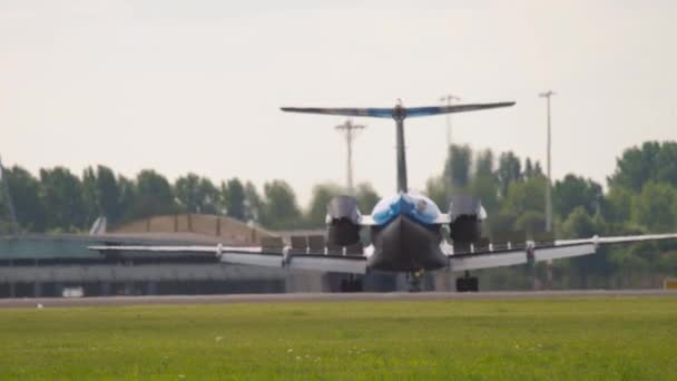 KLM Cityhopper Fokker beim Rollen — Stockvideo