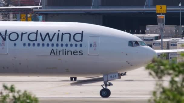 NordWind 777 στο Διεθνές Αεροδρόμιο Πουκέτ — Αρχείο Βίντεο