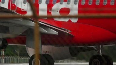 Air Asia kalkışa hazırlanıyor.