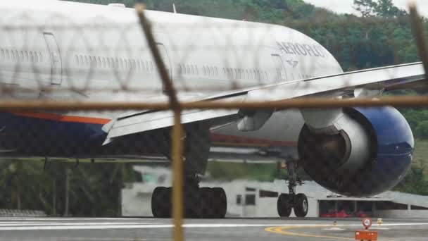 Aeroflot Airlines op luchthaven Phuket — Stockvideo