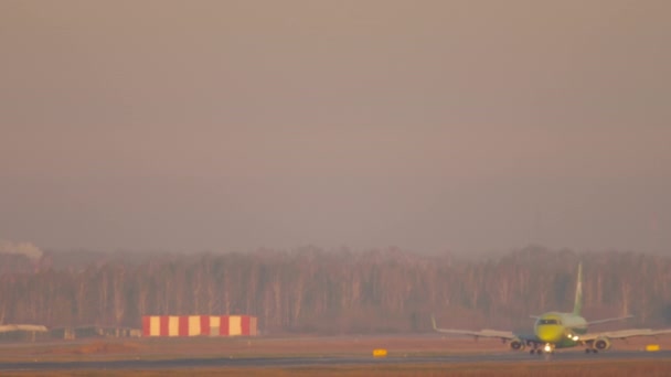 Vista de pista de frenado de avión — Vídeo de stock