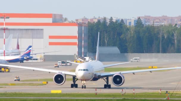 Boeing 777 Aeroflot Airlines w Sheremetyevo — Wideo stockowe