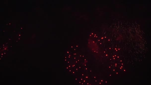 Fuegos artificiales de celebración sobre la ciudad 4k — Vídeos de Stock