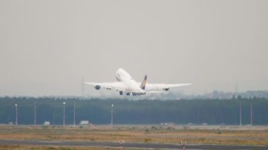 Çift güverte Boeing kalkış uçuşu