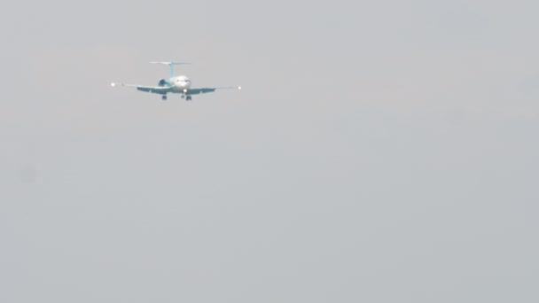 Bek Air Kazakhstani aterragem da companhia aérea — Vídeo de Stock