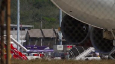 Uçağın detaylı yakın çekim görüntüsü