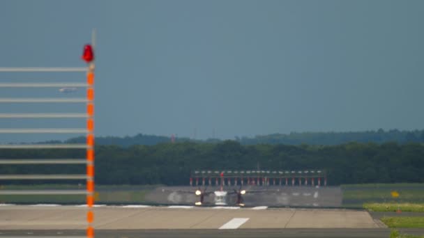 Airberlin startet in Düsseldorf — Stockvideo