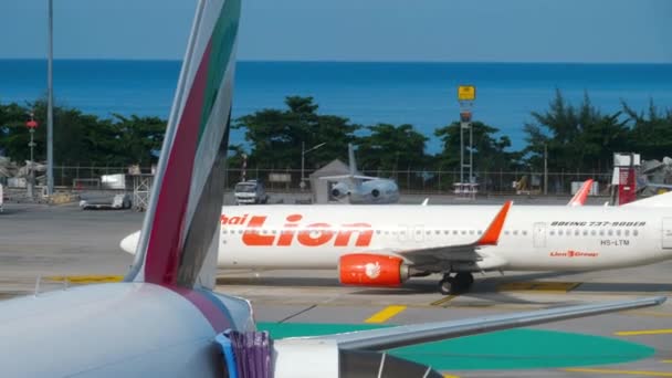 Ankomst med flyg till Phuket — Stockvideo