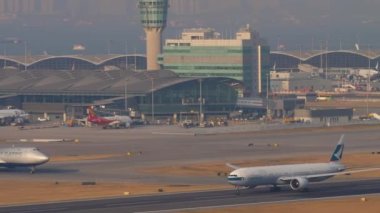 Cathay Pacific kalkıyor.