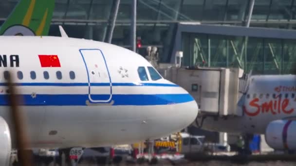 Airbus A320 Air China tiba — Stok Video