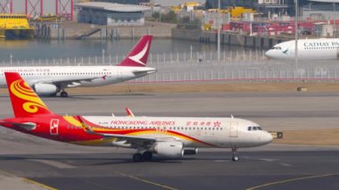 Hong Kong havaalanında yüklü taşıma