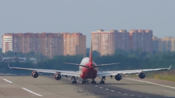 Jumbo Jet Rossija auf dem Moskauer Flughafen — Stockvideo