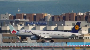 Uçak İniş Yavaş Çekimde