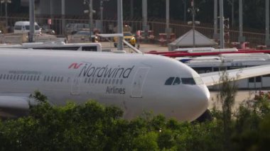Nordwind uçağı Phuket 'ten kalkıyor.