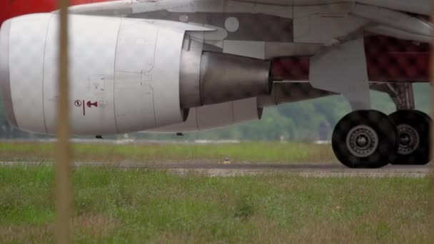 Airplane landing gear, taxiing — 图库视频影像