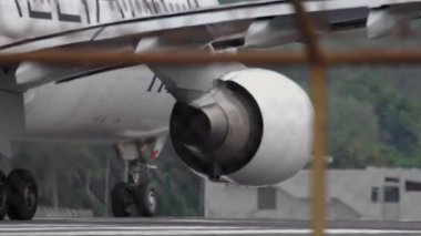 Arka plan, uçak ivmesi