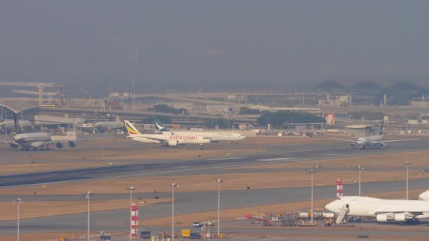 Traffico aeroportuale di Hong Kong — Video Stock