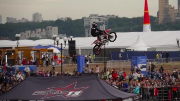 Freestyle motocross ekstremalnych sportów motorowych — Wideo stockowe