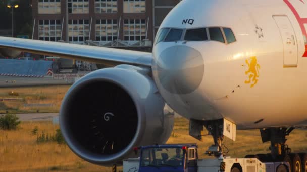 Vooraanzicht van het vliegtuig, cockpit — Stockvideo