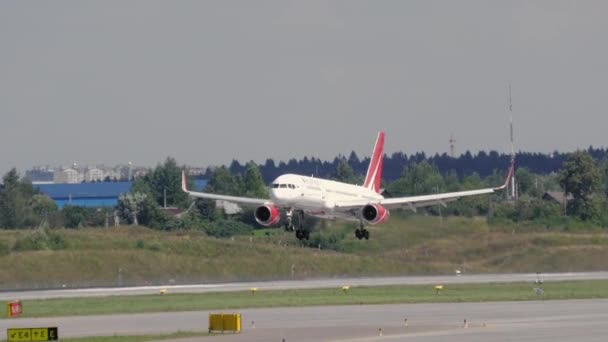 Volo reale atterraggio aereo a Sheremetyevo — Video Stock